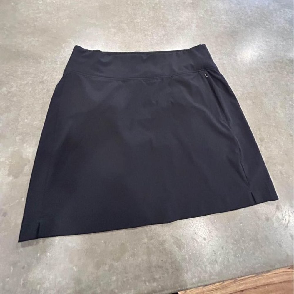 Cloudveil Woman’s Tennis/golf Skort. Black. Size Large. New Condition. Lightweig